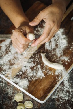 Ev Orecchiette makarna yaptı.
