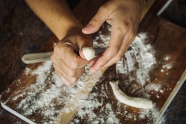 Ev Orecchiette makarna yaptı.