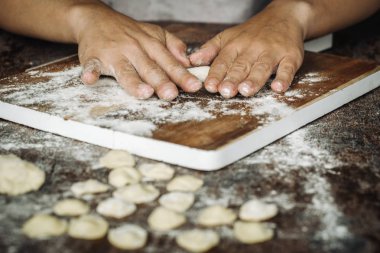 Ev Orecchiette makarna yaptı.
