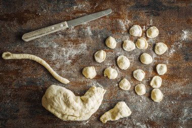 Ev Orecchiette makarna yaptı.