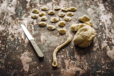 Ev Orecchiette makarna yaptı.