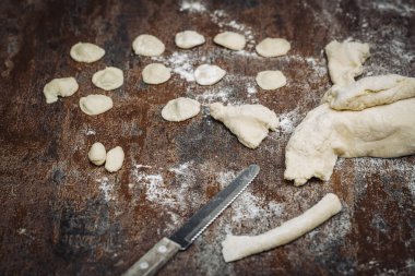 Ev Orecchiette makarna yaptı.