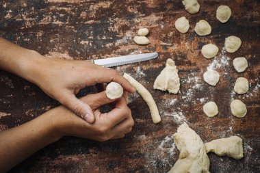 Ev Orecchiette makarna yaptı.