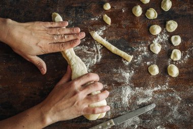 Ev Orecchiette makarna yaptı.