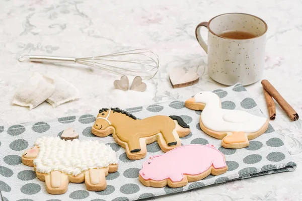 Şirin el hayvan şeklinde kurabiye yapımı