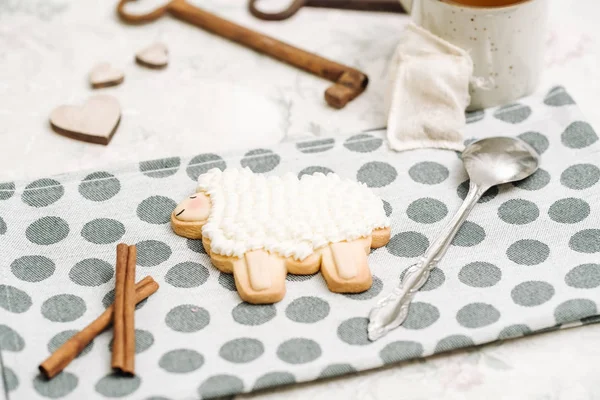 Şirin el hayvan şeklinde kurabiye yapımı