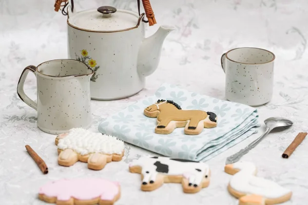 Şirin el hayvan şeklinde kurabiye yapımı