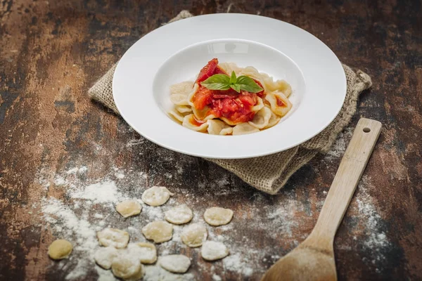 Ev Orecchiette makarna yaptı.