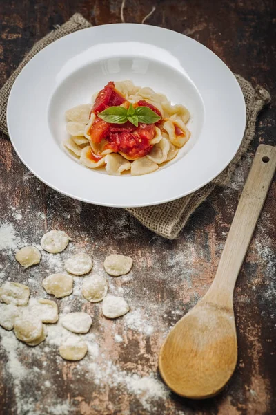 Ev Orecchiette makarna yaptı.