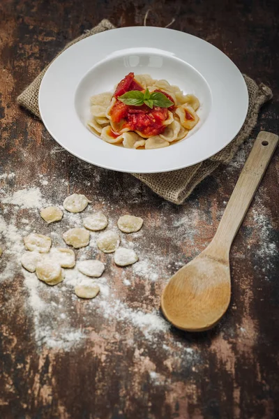 Ev Orecchiette makarna yaptı.