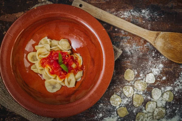 Ev Orecchiette makarna yaptı.