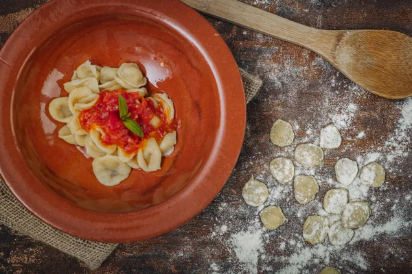 Ev Orecchiette makarna yaptı.