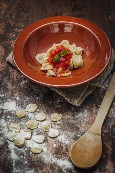 Ev Orecchiette makarna yaptı.