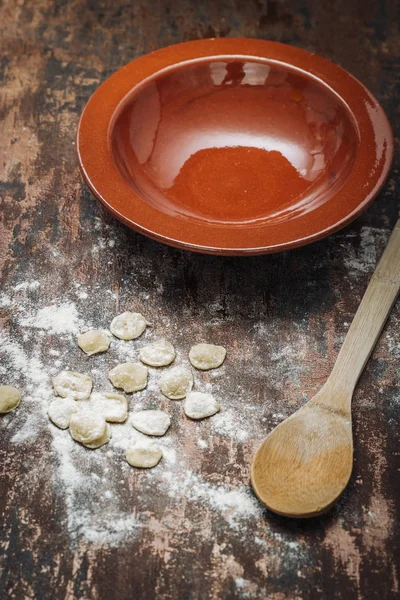 Ev Orecchiette makarna yaptı.