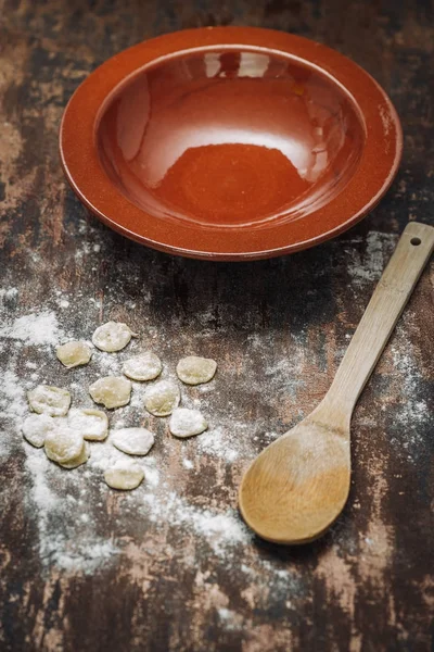 Ev Orecchiette makarna yaptı.