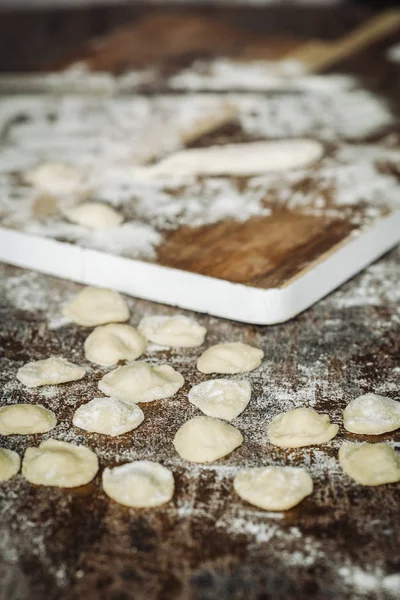 Ev Orecchiette makarna yaptı.