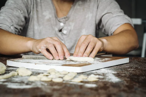 Ev Orecchiette makarna yaptı.