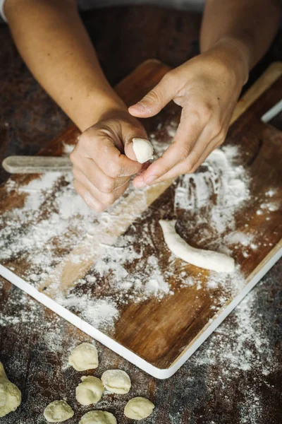 Ev Orecchiette makarna yaptı.