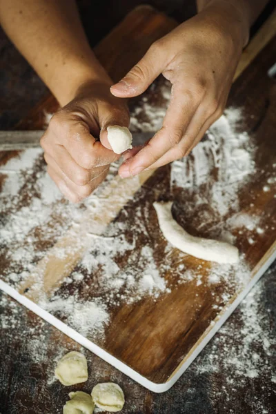 Ev Orecchiette makarna yaptı.