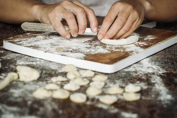 Ev Orecchiette makarna yaptı.