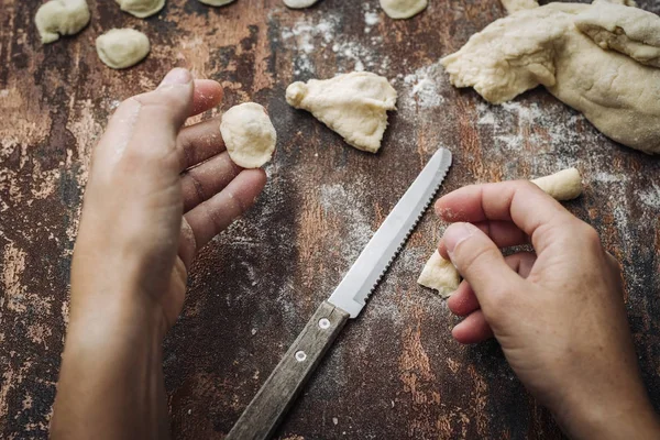 Ev Orecchiette makarna yaptı.