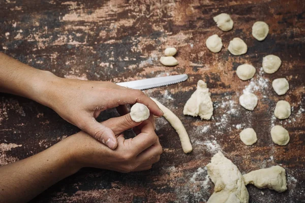Ev Orecchiette makarna yaptı.