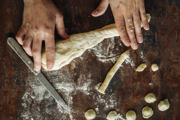 Ev Orecchiette makarna yaptı.