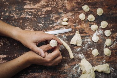 Ev Orecchiette makarna yaptı.