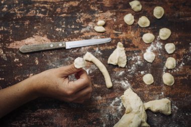 Ev Orecchiette makarna yaptı.