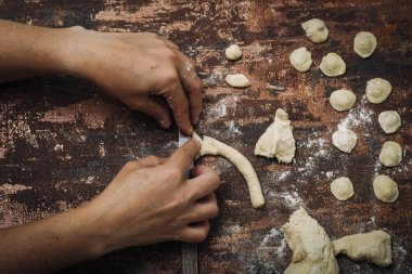 Ev Orecchiette makarna yaptı.