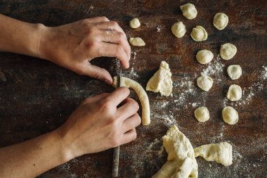 Ev Orecchiette makarna yaptı.