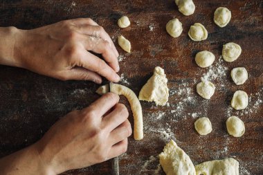Ev Orecchiette makarna yaptı.