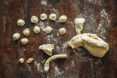 Ev Orecchiette makarna yaptı.