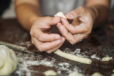 Ev Orecchiette makarna yaptı.
