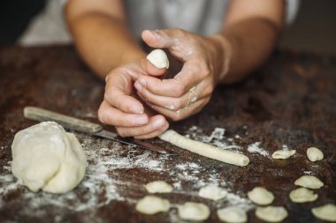 Ev Orecchiette makarna yaptı.