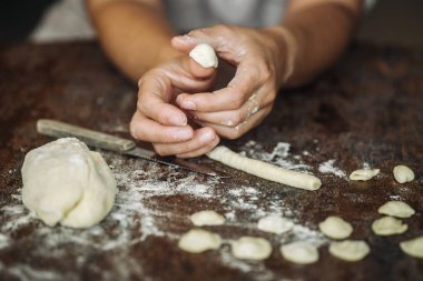 Ev Orecchiette makarna yaptı.