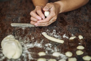 Ev Orecchiette makarna yaptı.