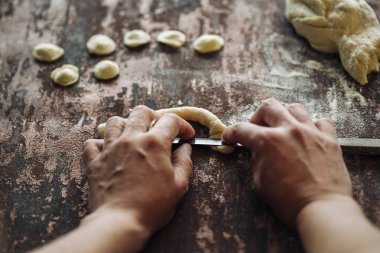 Ev Orecchiette makarna yaptı.