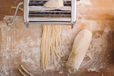 Geleneksel ev yapımı makarna