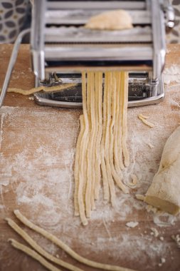 Geleneksel ev yapımı makarna