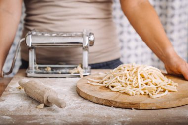 Geleneksel ev yapımı makarna