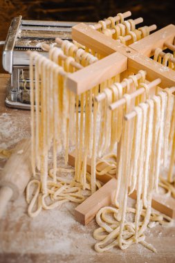 Geleneksel ev yapımı makarna kurutma
