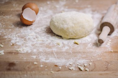 Geleneksel ev yapımı makarna yapım