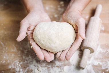 Geleneksel ev yapımı makarna yapım