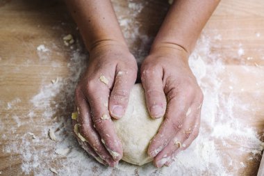 Geleneksel ev yapımı makarna yapım