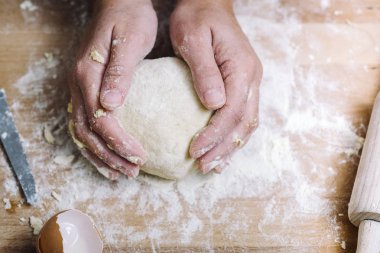 Geleneksel ev yapımı makarna yapım