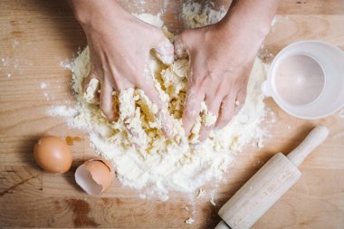 Geleneksel ev yapımı makarna yapım