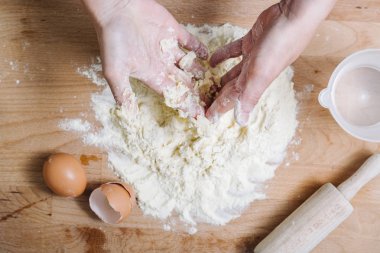 Geleneksel ev yapımı makarna yapım