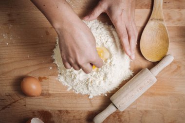 Geleneksel ev yapımı makarna yapım