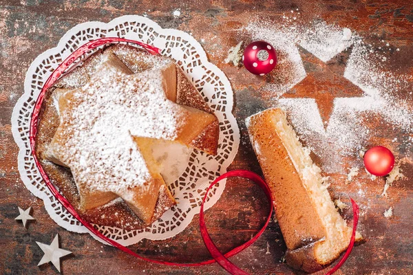 Italienischer Pandorokuchen — Stockfoto